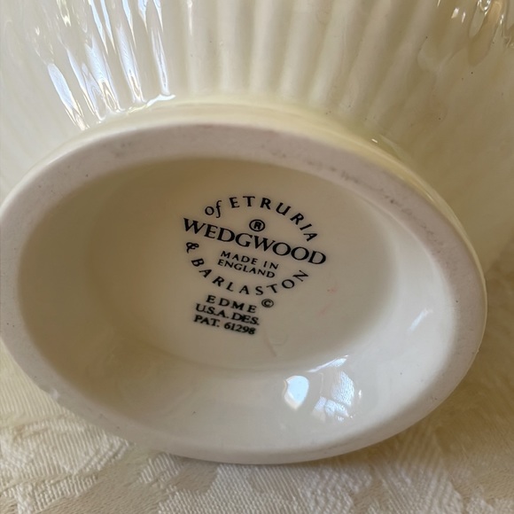 Wedgwood of Etruria & barlaston England Edme Creamer Pitcher off white color - Picture 5 of 7